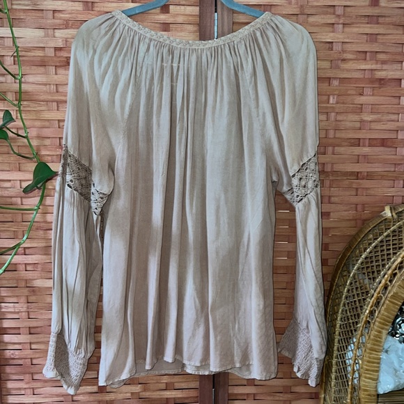 Solitaire NWT Embroidered Top - Picture 5 of 8